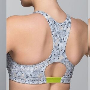 Lululemon Top Speed Bra. Petite Fleur Silver Spoon (Shades Of Grey, Tan Touch).4